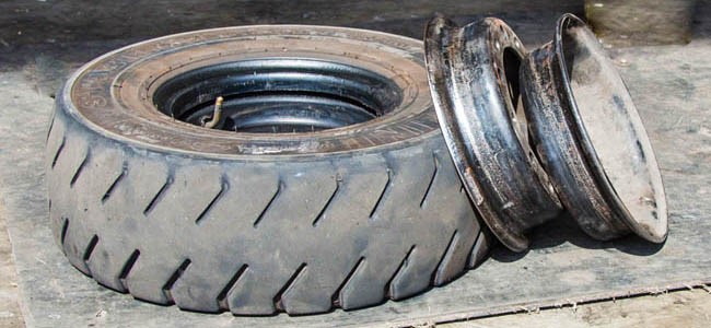 Tyre and wheel rim