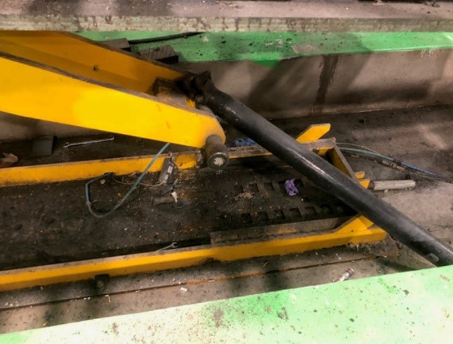Close up of the lift bench support arm